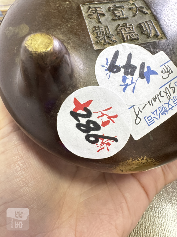 清 铜冲天耳三足炉 - 图2